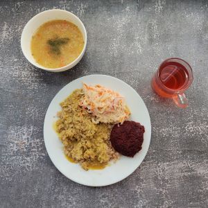 Dieta z ograniczeniem łatwoprzyswajalnych węglowodanów  Zupa wielowarzywna z ziemniakami Burger z buraka z serem mozzarella Sos musztardowy Surówka z białej kapusty z koperkiem Kompot owocowy z jabłkami Ryż na sypko (brązowy)
